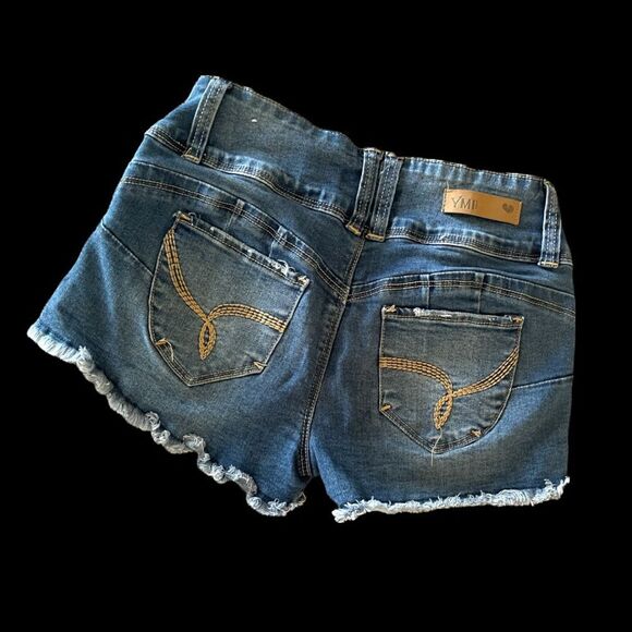 🛍Junior WannaBettaButt Frayed Hem Shorts - Picture 4 of 5